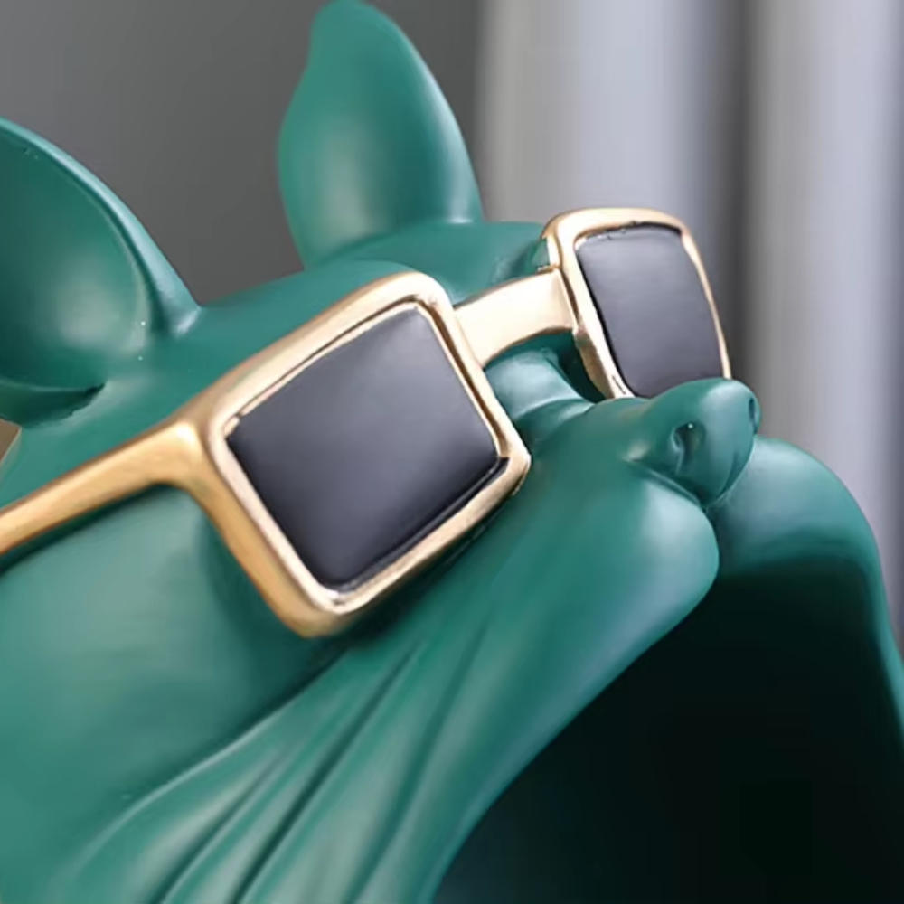 Polyresine bulldogbeeldje met gouden dienblad