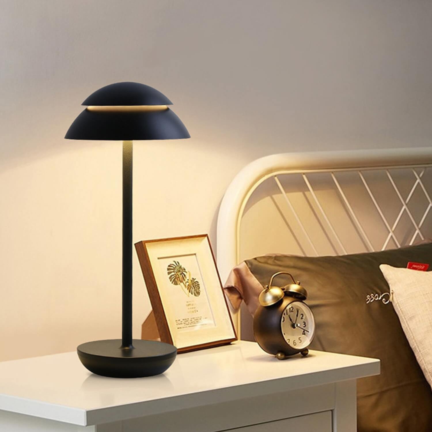 Minimalist Mushroom-shaped Table Lamp
