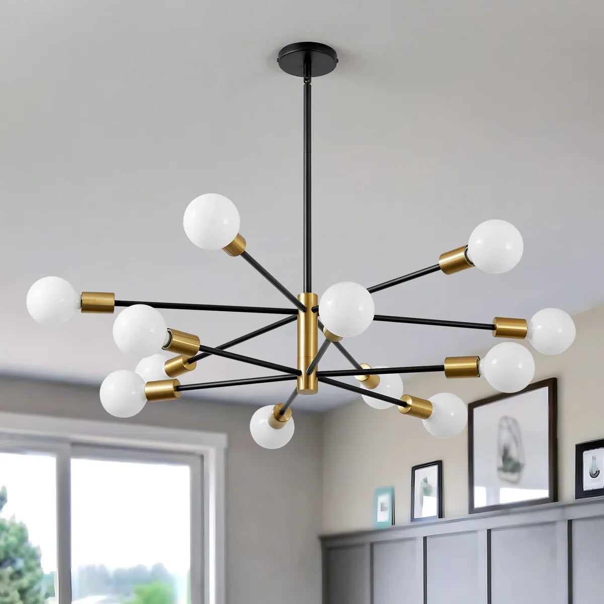 Lustre Sputnik à 12 lumières avec globes en verre dépoli et bras métalliques