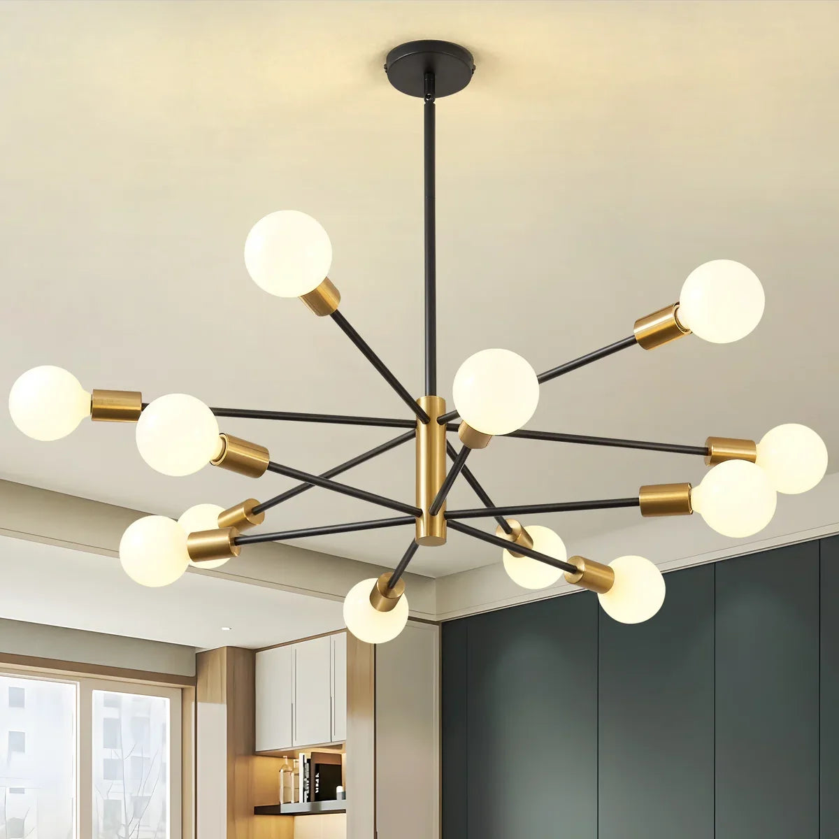 Lustre Sputnik à 12 lumières avec globes en verre dépoli et bras métalliques