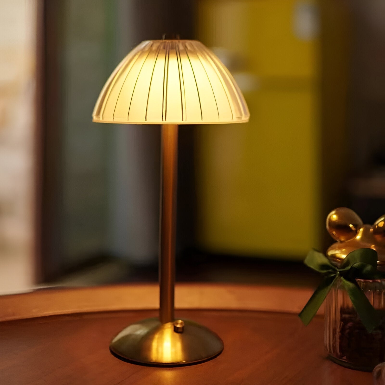 Draadloze LED Tafellamp met Textuurheldere Schaduw en Metalen Stand