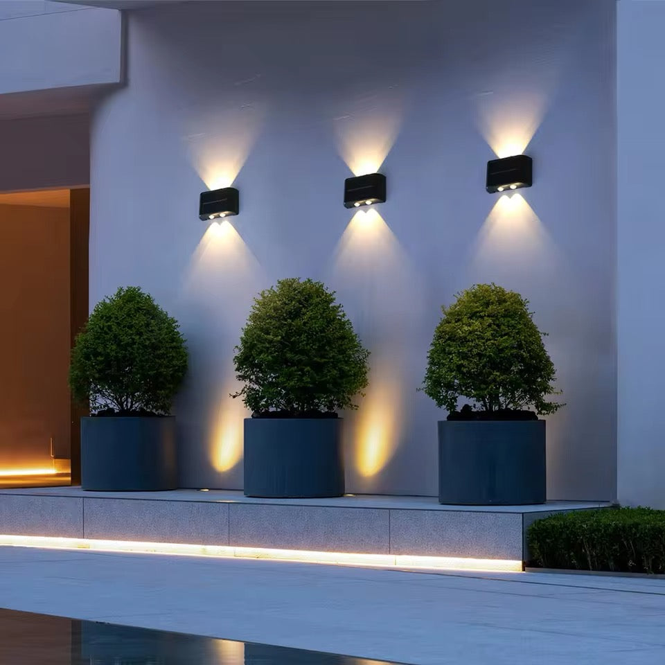 Zonne-energie LED Buiten Wandlamp met Rechthoekig Paneel en Op- en Neerstralen