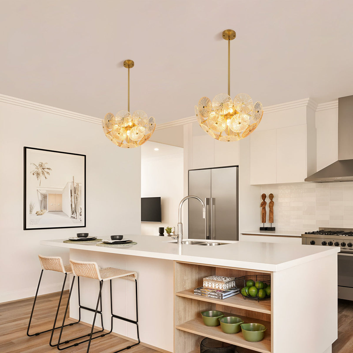 Moderne glazen kroonluchter met paardenbloemdesign en transparante amberkleurige kappen