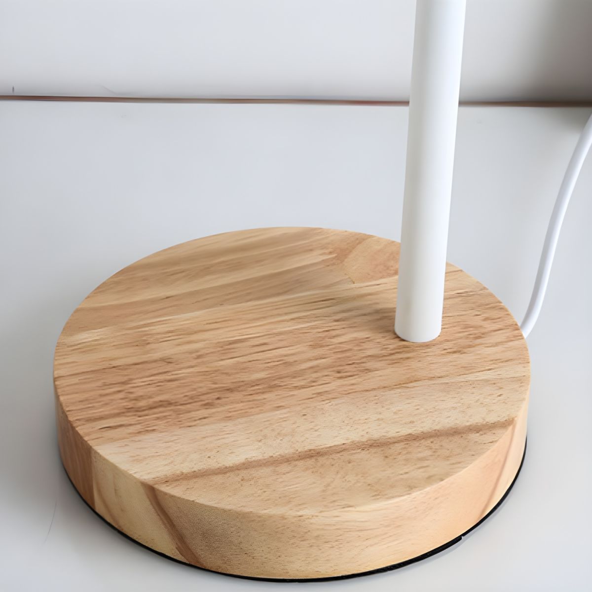 Lampe de table nordique avec base en bois et abat-jour réglable