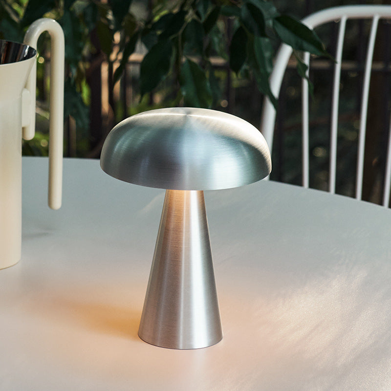 Geborsteld metalen paddenstoel tafellamp