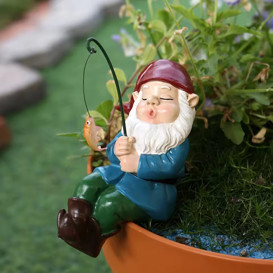 Hars Tuin Gnoom Beeldje Zittend met Vissstaaf