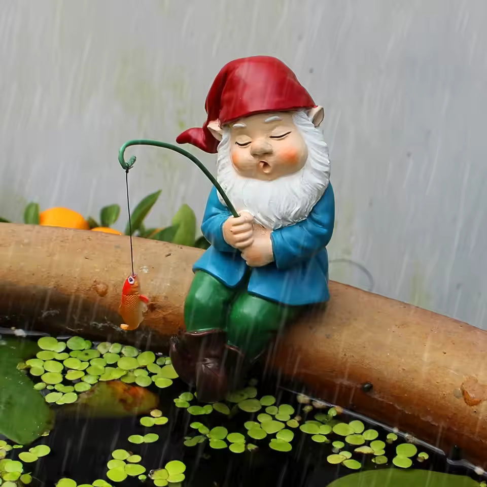 Hars Tuin Gnoom Beeldje Zittend met Vissstaaf