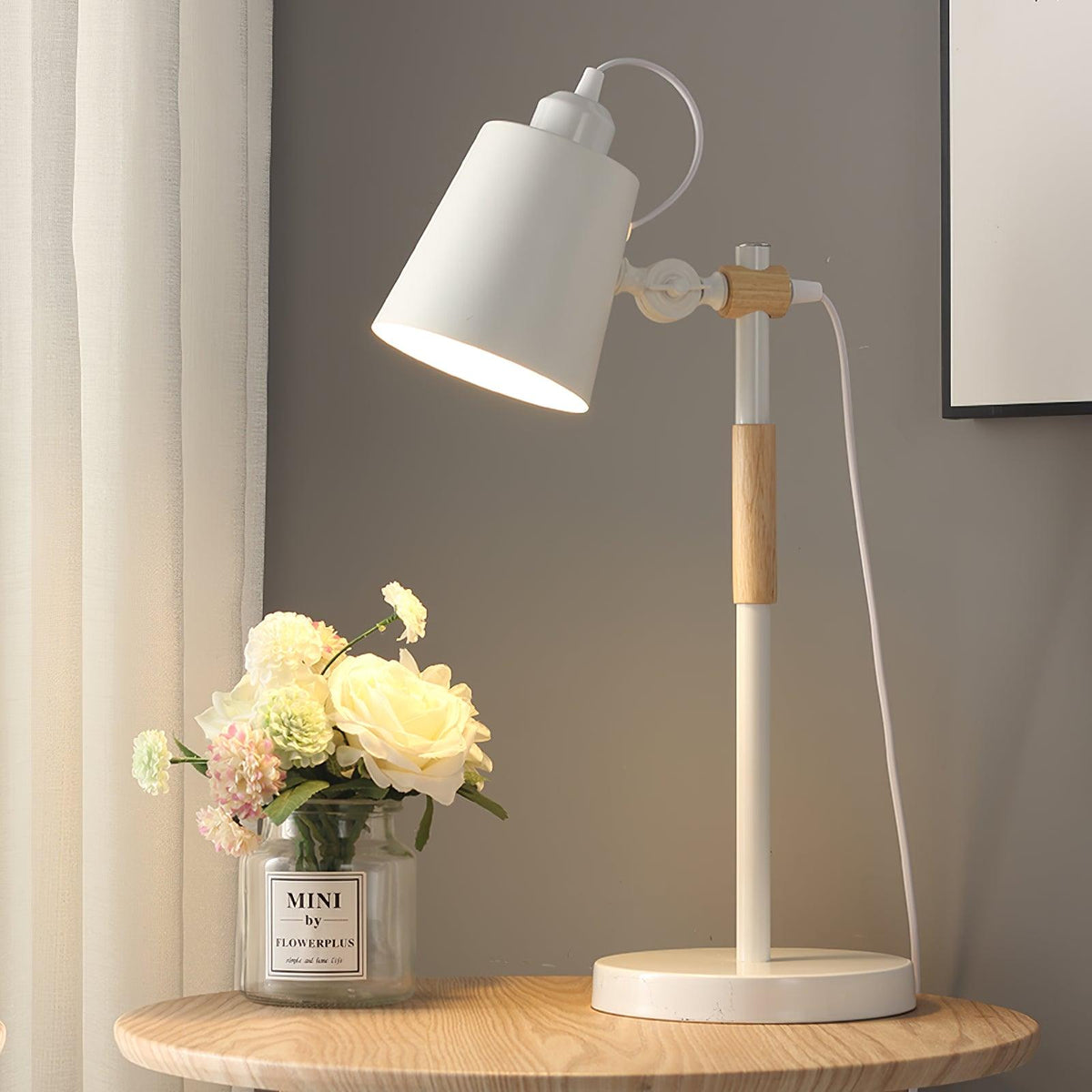 Lampe de bureau LED moderne avec touche de bois scandinave