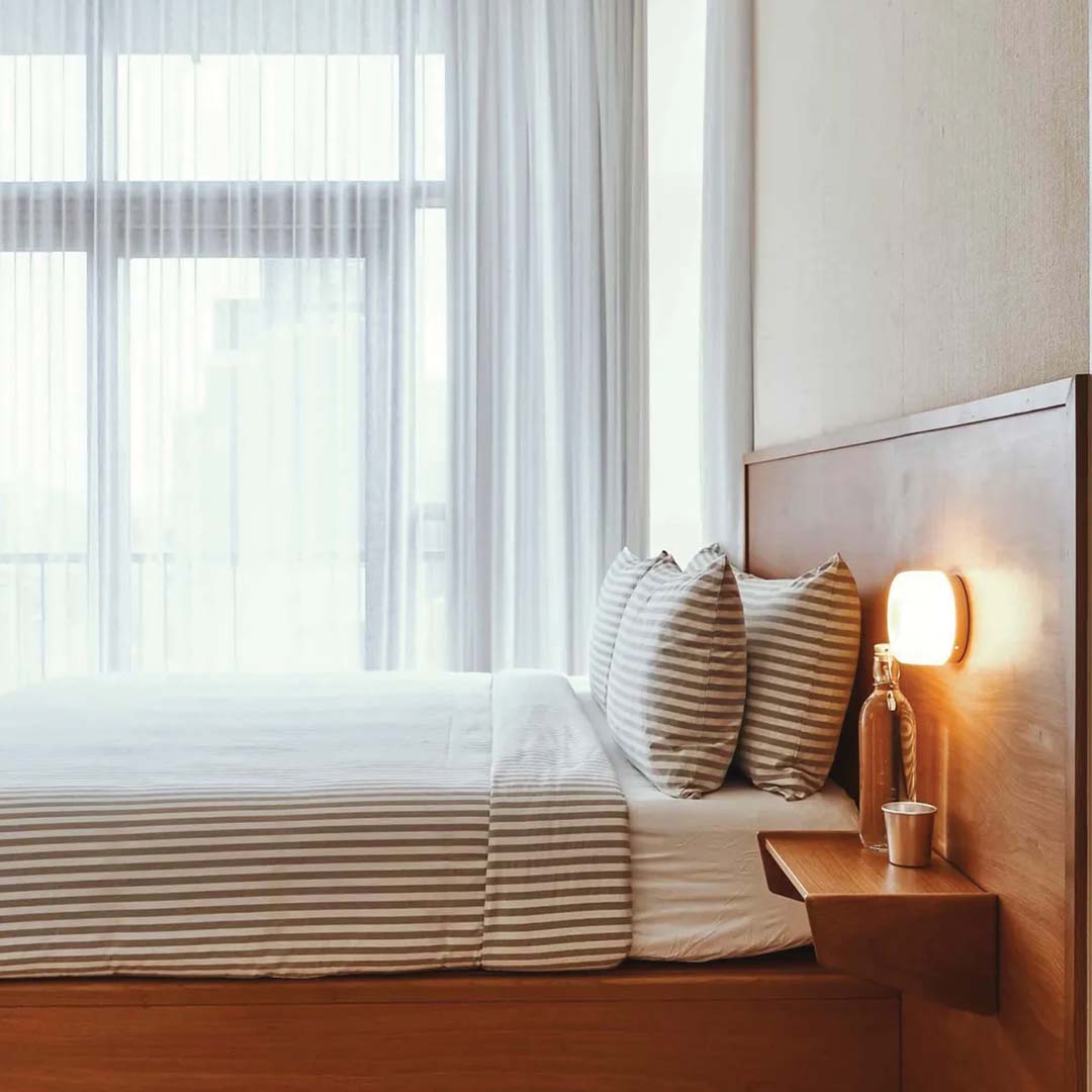 Compact Glass Wall Lamp