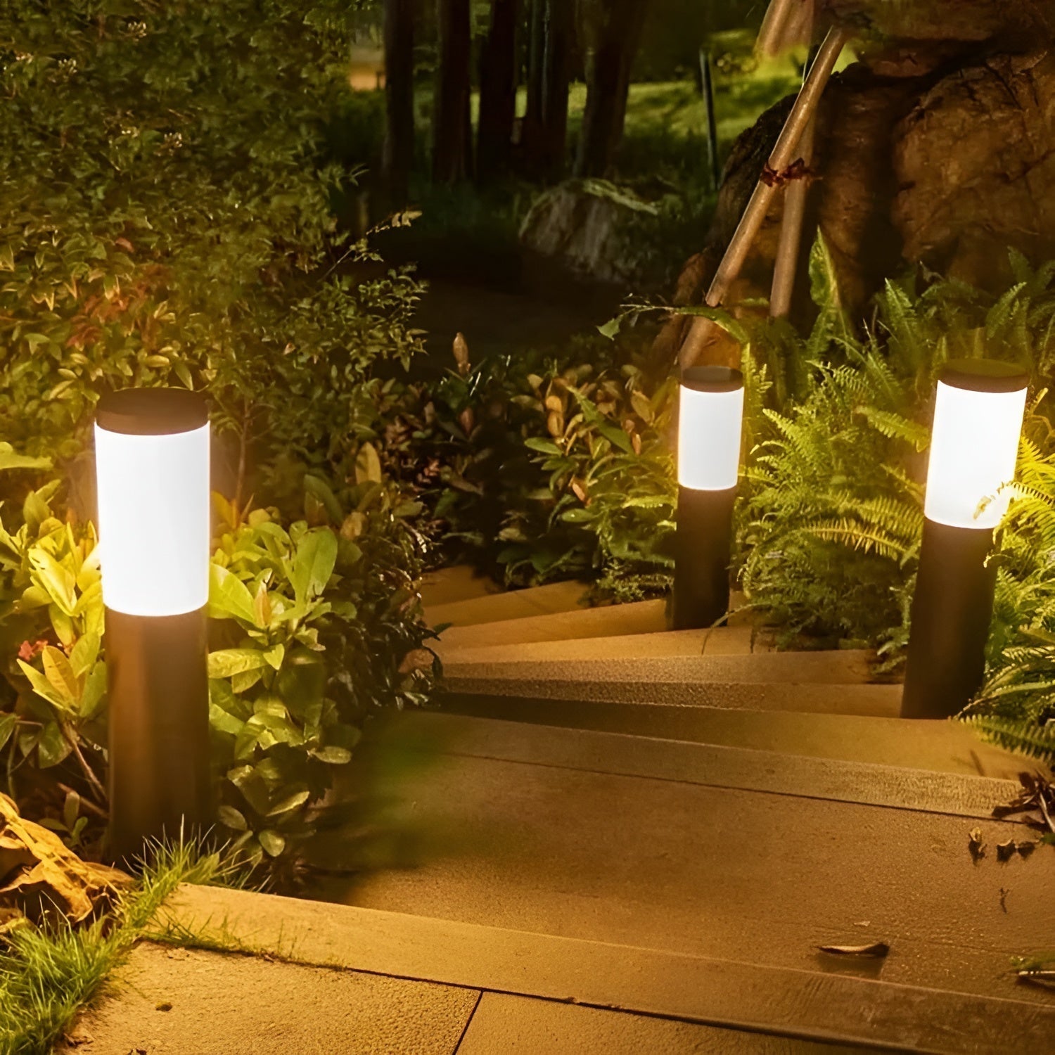 Zonne-tuinlamp met ronde matglazen cilinderkap