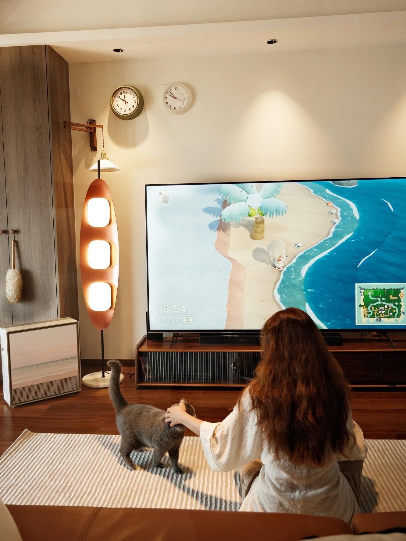 Floor Lamp with Wooden Body and Integrated Light Panels