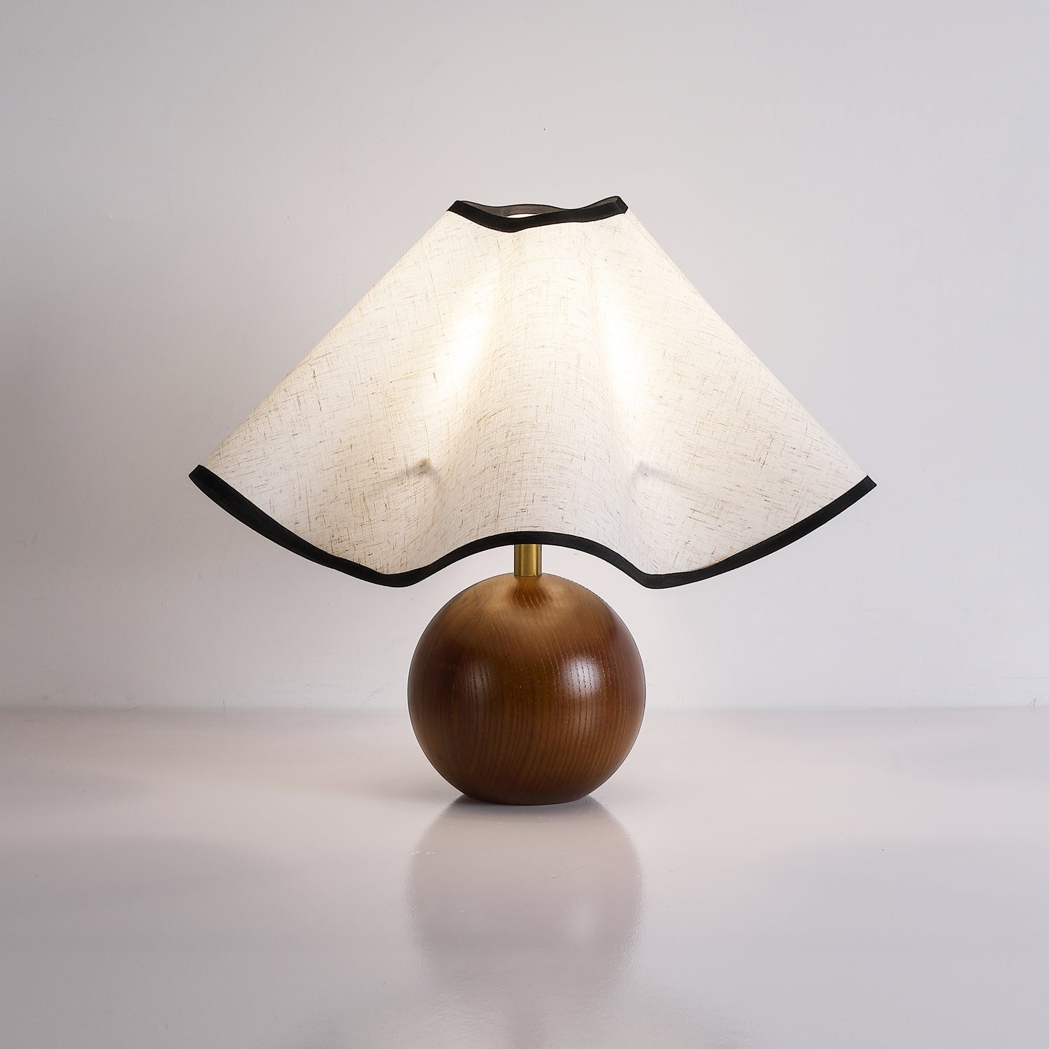 Elegant Wave Shade Table Lamp