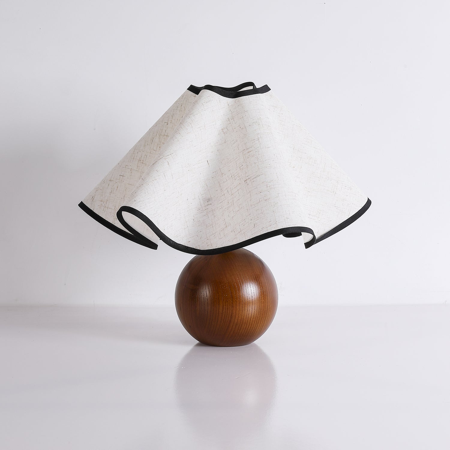 Elegant Wave Shade Table Lamp