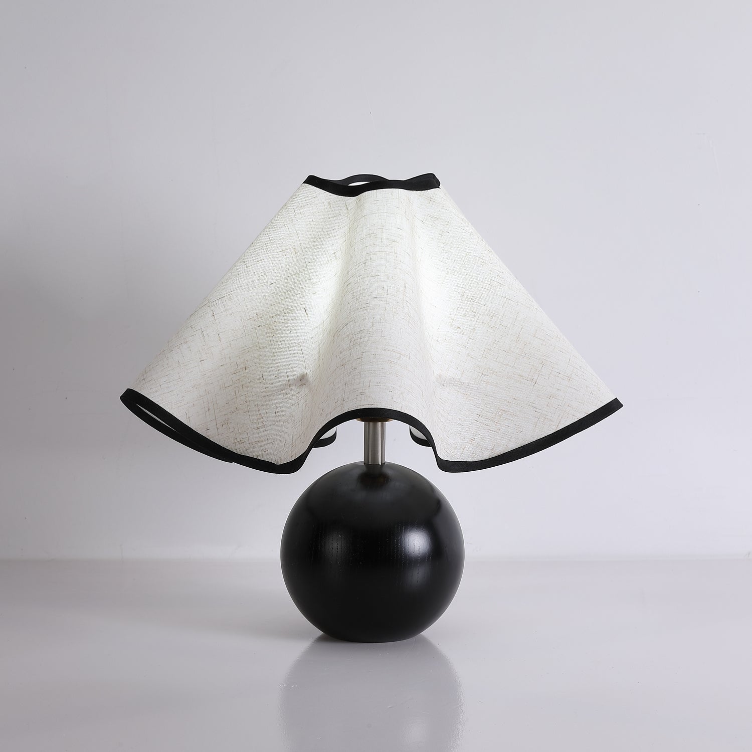 Elegant Wave Shade Table Lamp