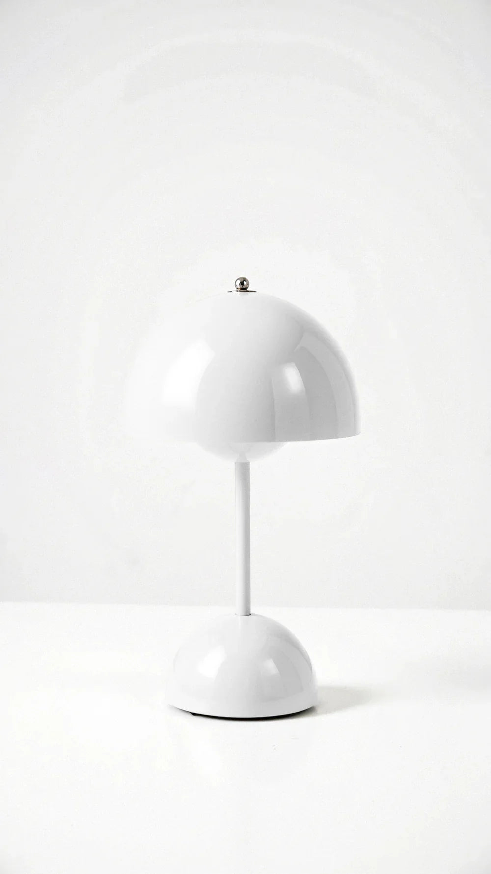Minimalist Wireless Table Lamp