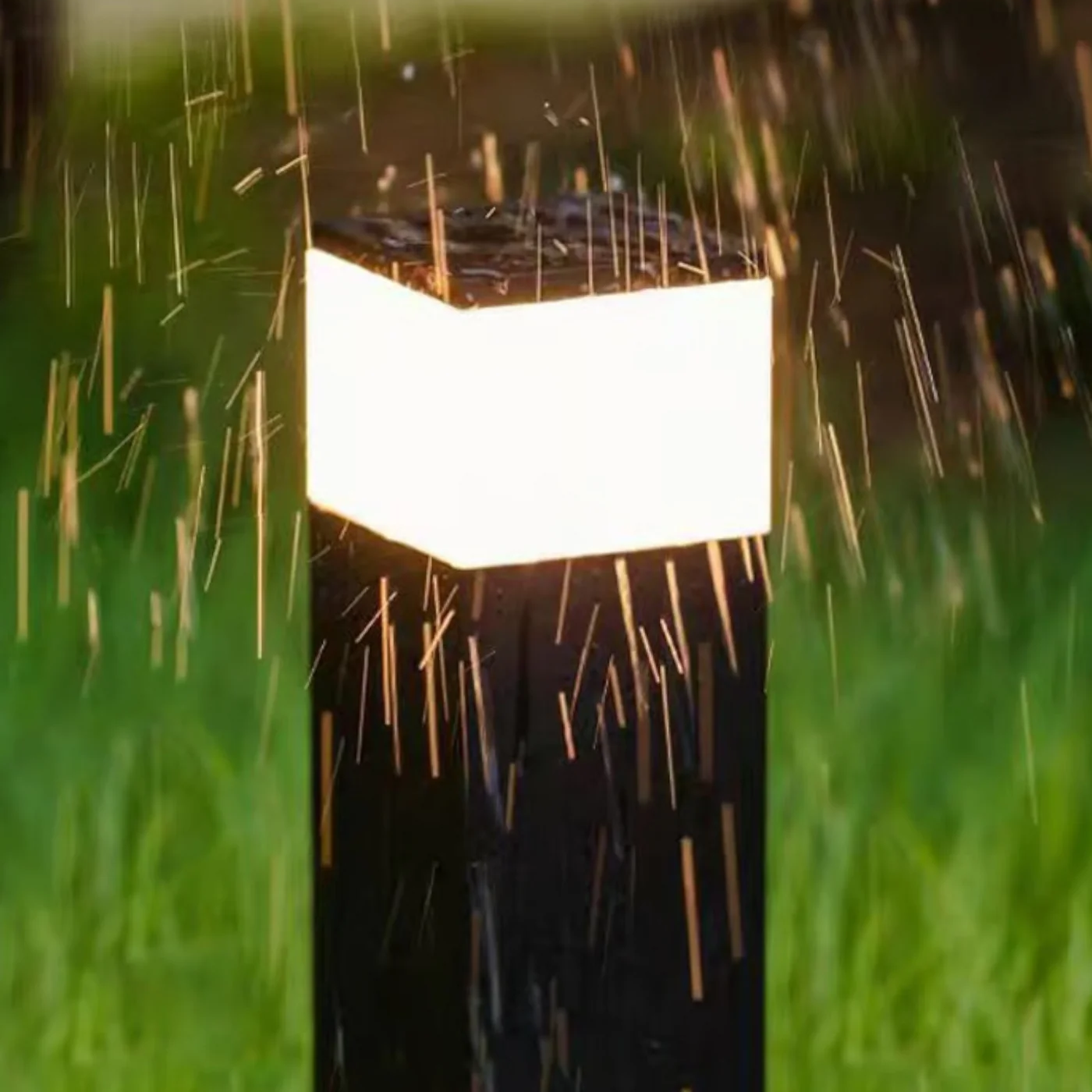 Zonne-energie Tuinpaalverlichting met Rechthoekig Zwart Paalontwerp