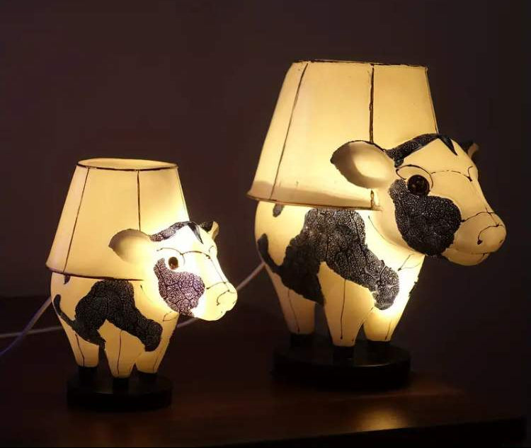 Koevormige LED Tafellamp met Stoffen Schaduw