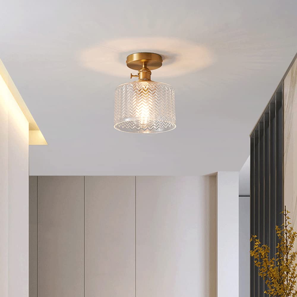 Élégant plafonnier en verre pour créer une ambiance dans la chambre