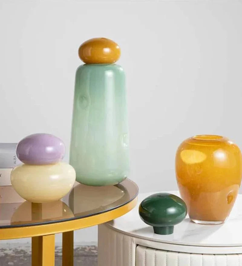 Ornement de Noël en verre coloré avec galets empilés