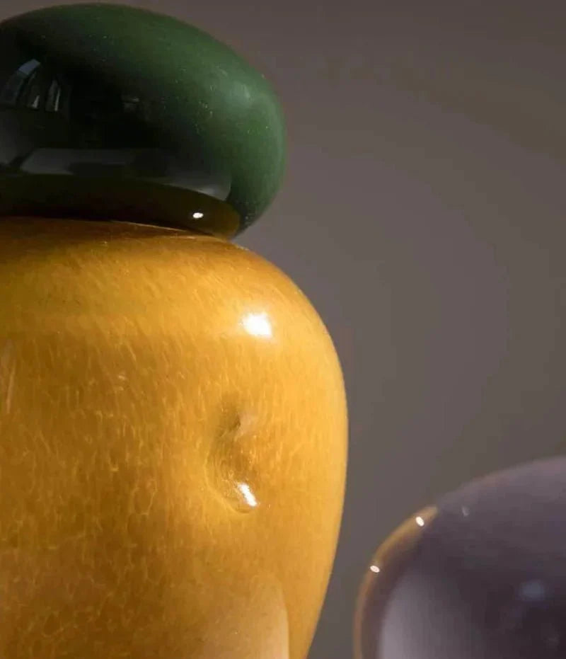 Ornement de Noël en verre coloré avec galets empilés
