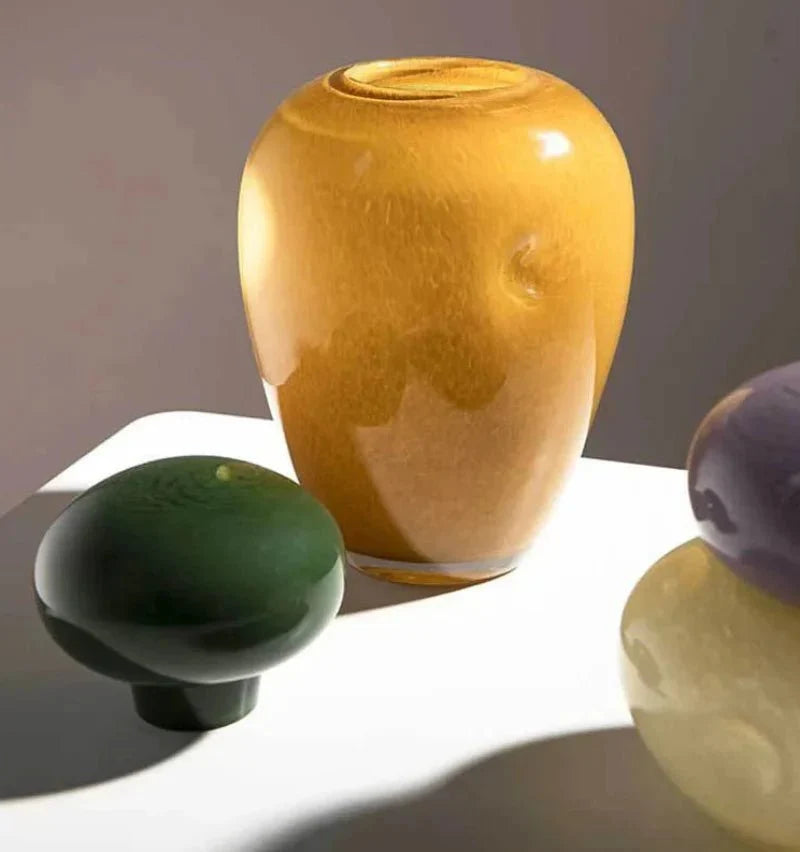Ornement de Noël en verre coloré avec galets empilés