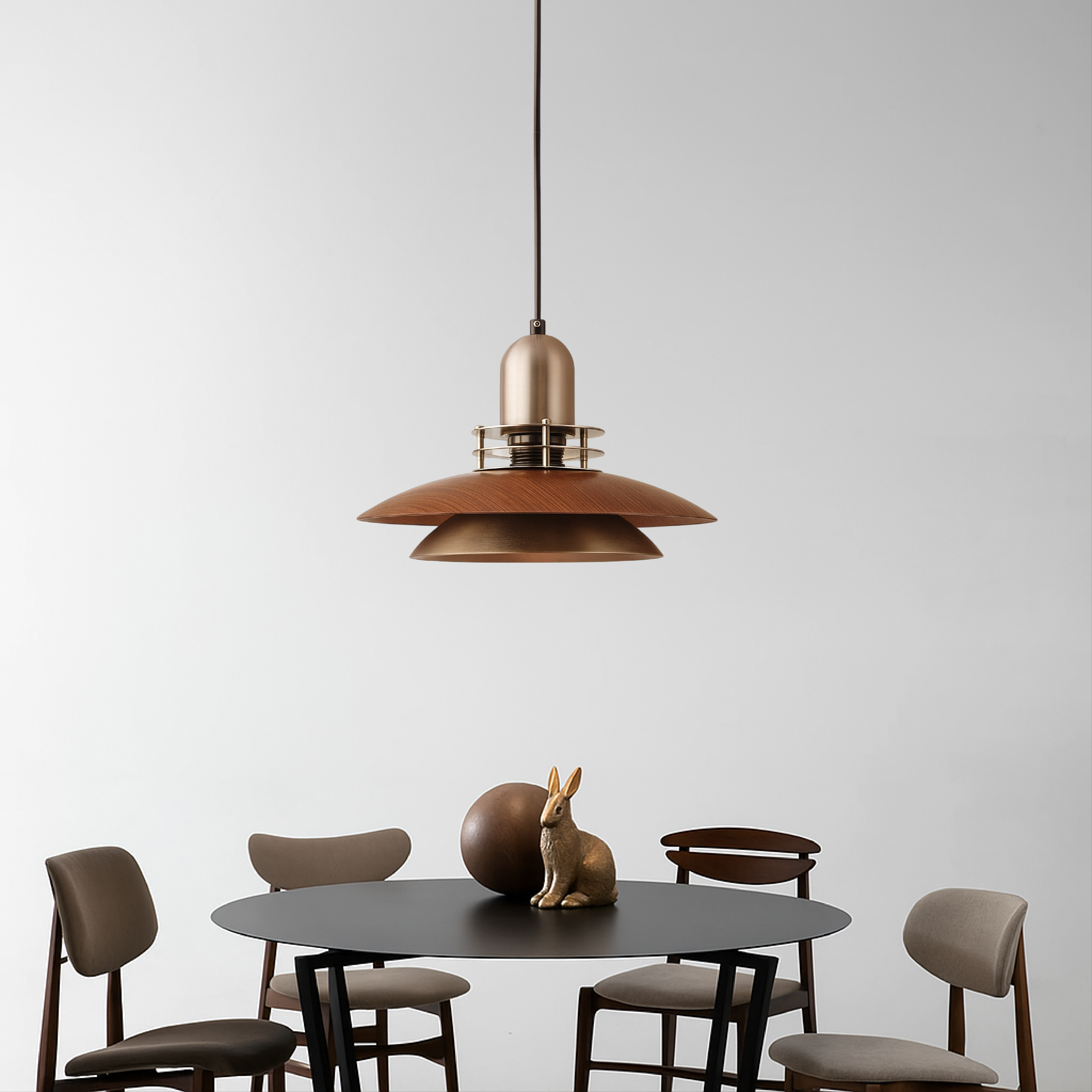 Klassieke hanglamp met lagen van walnotenhout
