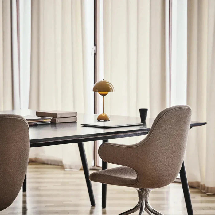 Minimalist Wireless Table Lamp