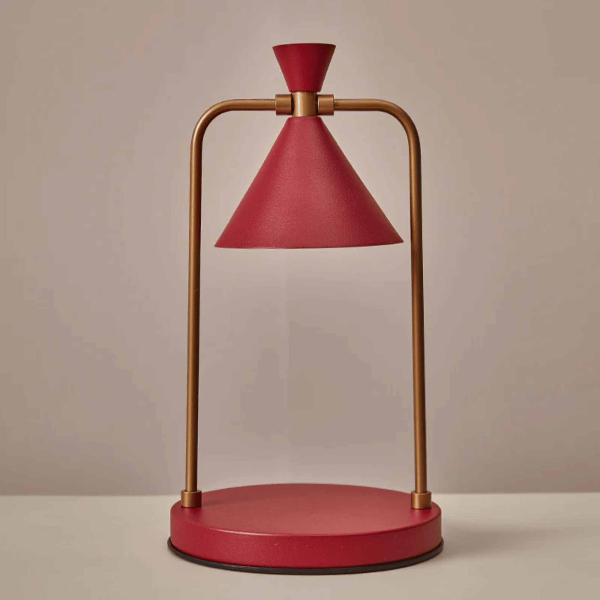 Elektrische Kaarsverwarmlamp met Metalen Frame en Kegelvormige Schaduw