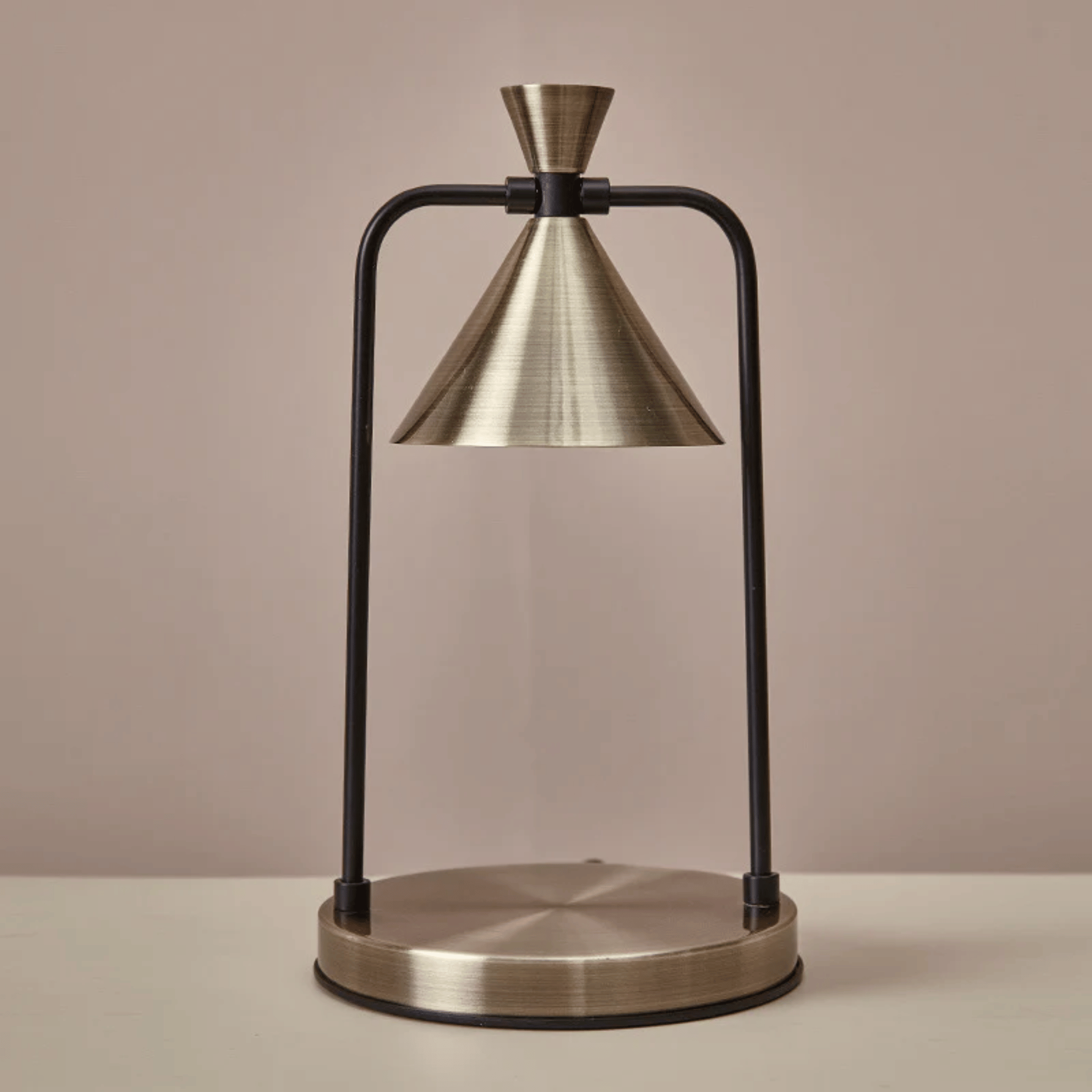 Elektrische Kaarsverwarmlamp met Metalen Frame en Kegelvormige Schaduw