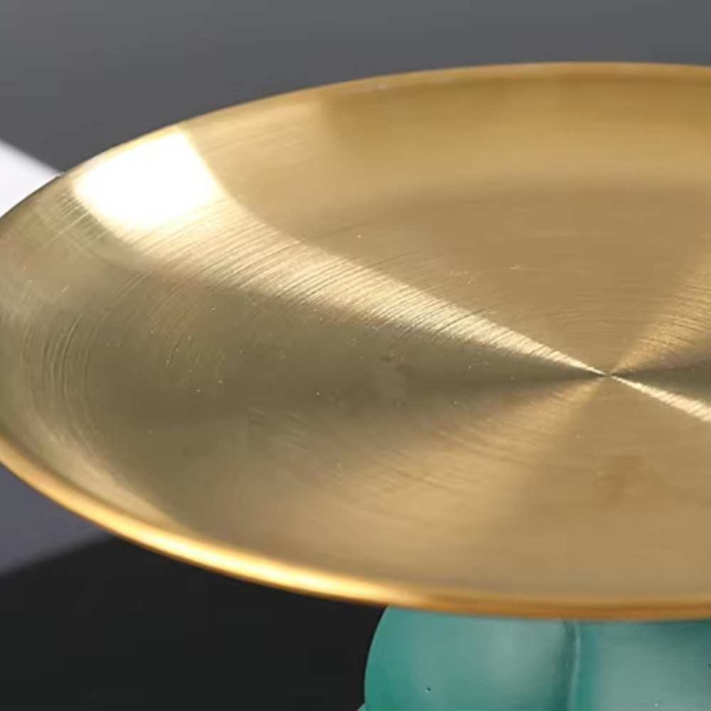 Polyresine bulldogbeeldje met gouden dienblad