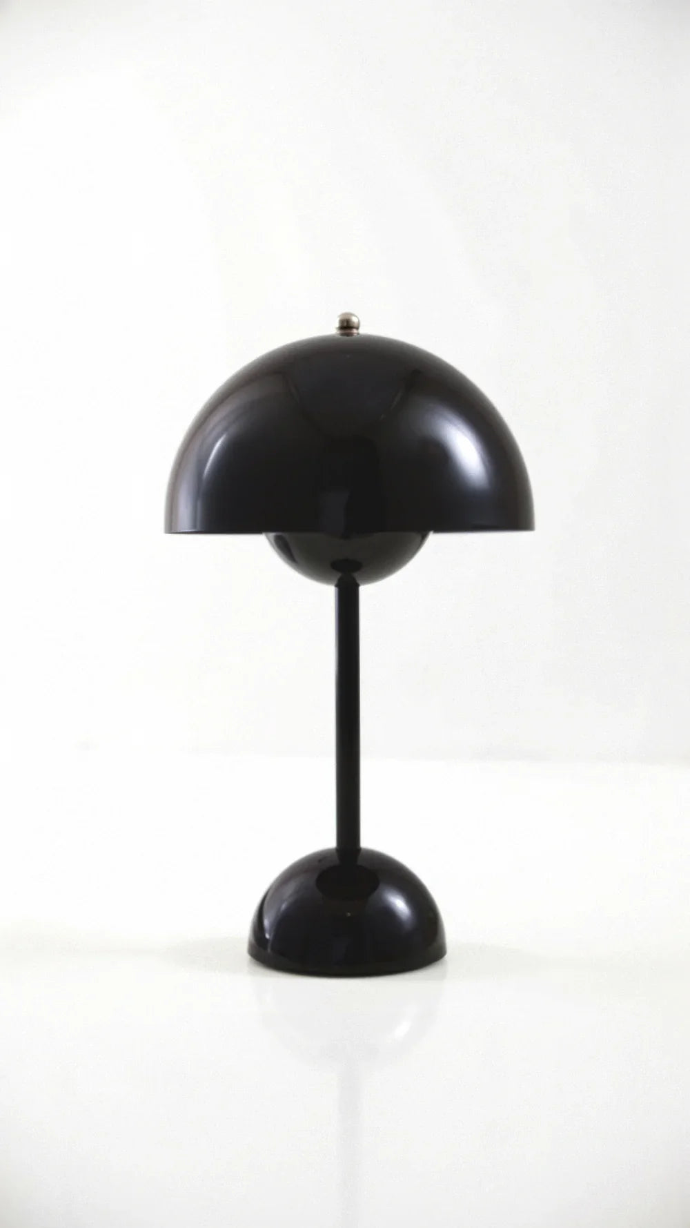 Minimalist Wireless Table Lamp