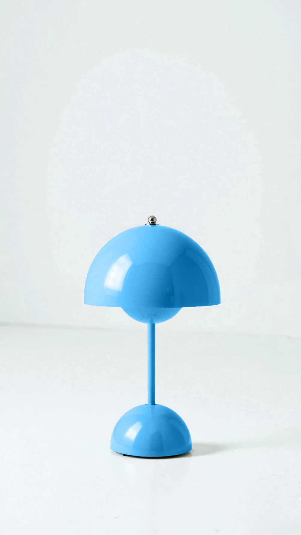 Minimalist Wireless Table Lamp