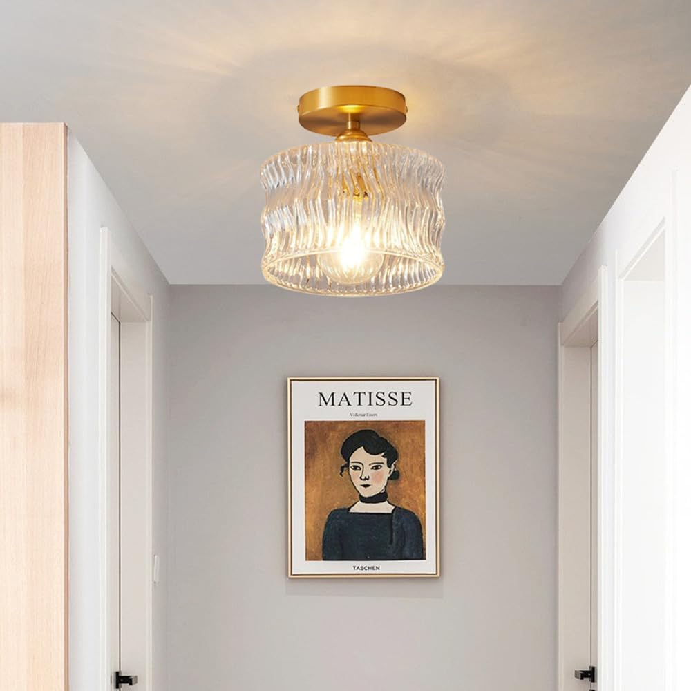 Élégant plafonnier en verre pour créer une ambiance dans la chambre
