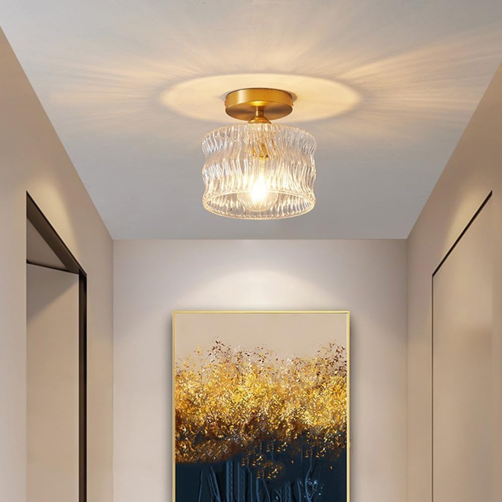 Élégant plafonnier en verre pour créer une ambiance dans la chambre