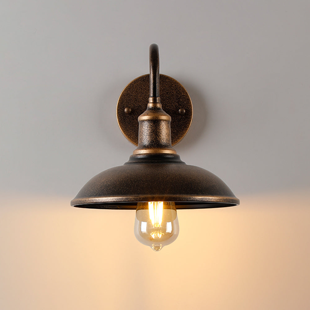 Industriële metalen buitenwandlamp met gebogen tuinlantaarn