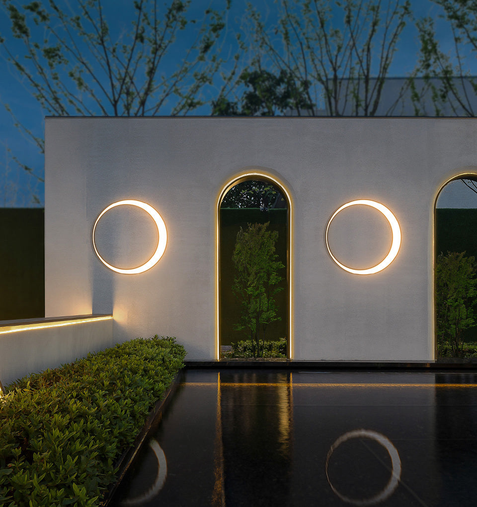 Circular Outdoor Wall Lamp With Ring Shaped Light Frame