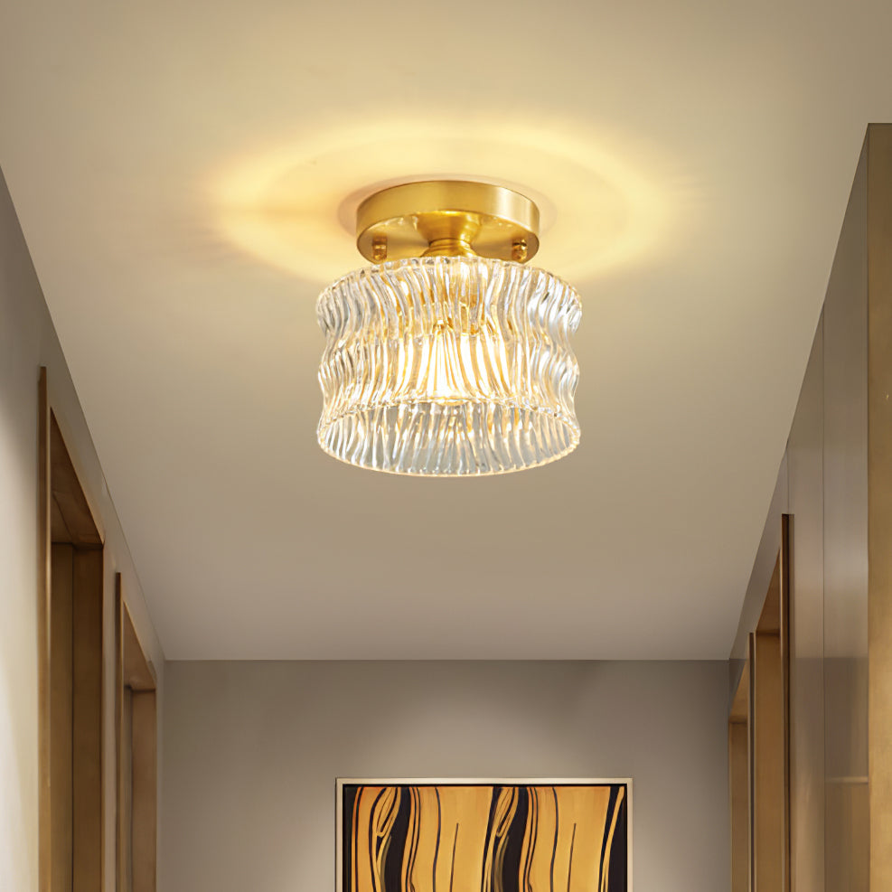 Élégant plafonnier en verre pour créer une ambiance dans la chambre