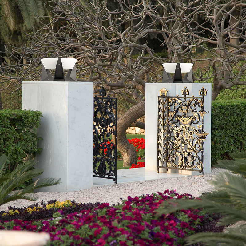 Black Solar Garden Lamp with Square Housing and White Top