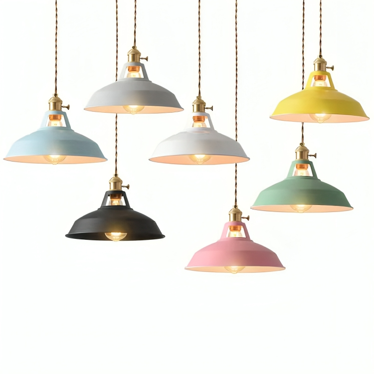 Hanglamp met gekleurde metalen kap