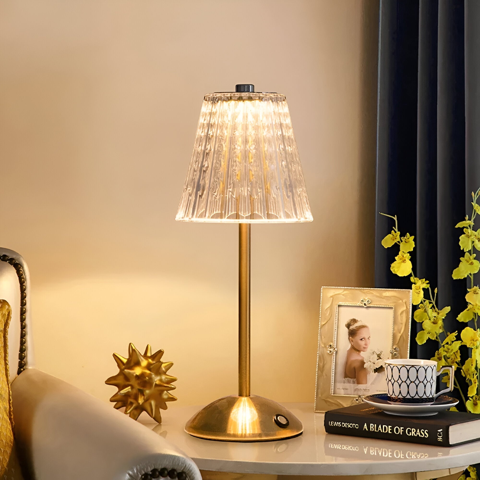 Draadloze LED Tafellamp met Textuurheldere Schaduw en Metalen Stand