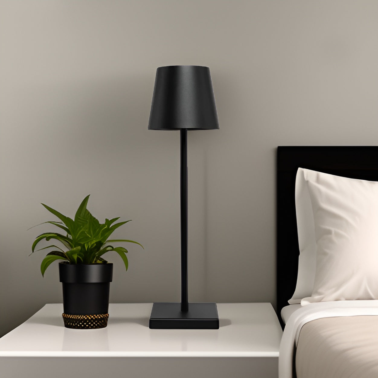 Waterdichte oplaadbare tafellamp met slanke voet