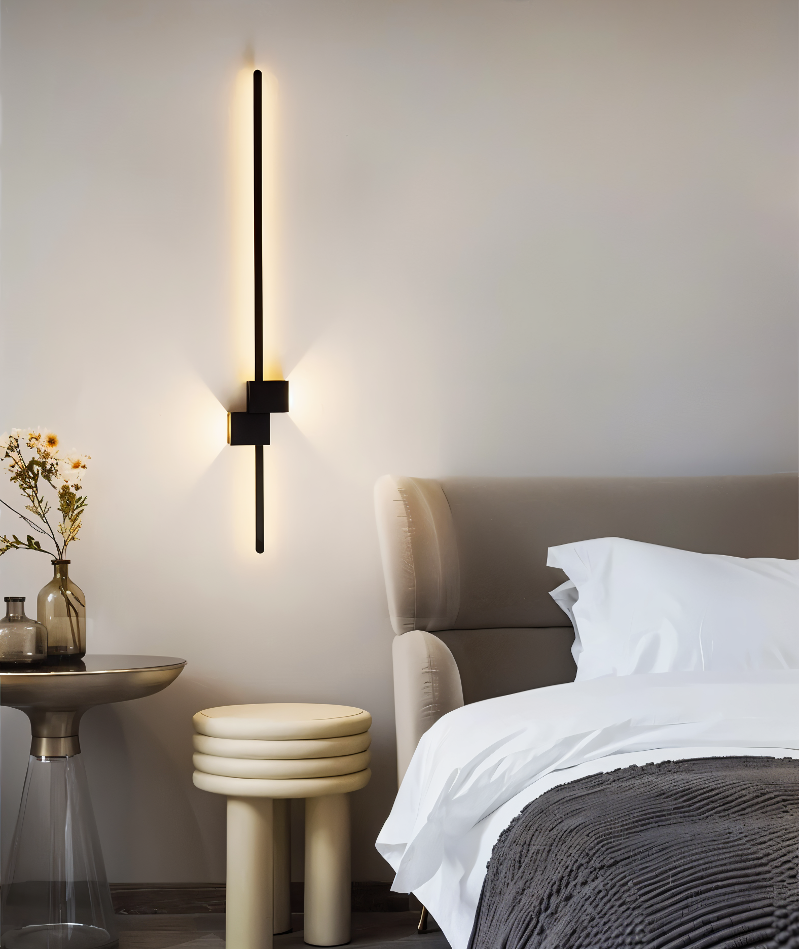 Linear LED wall lamp with slim modern design