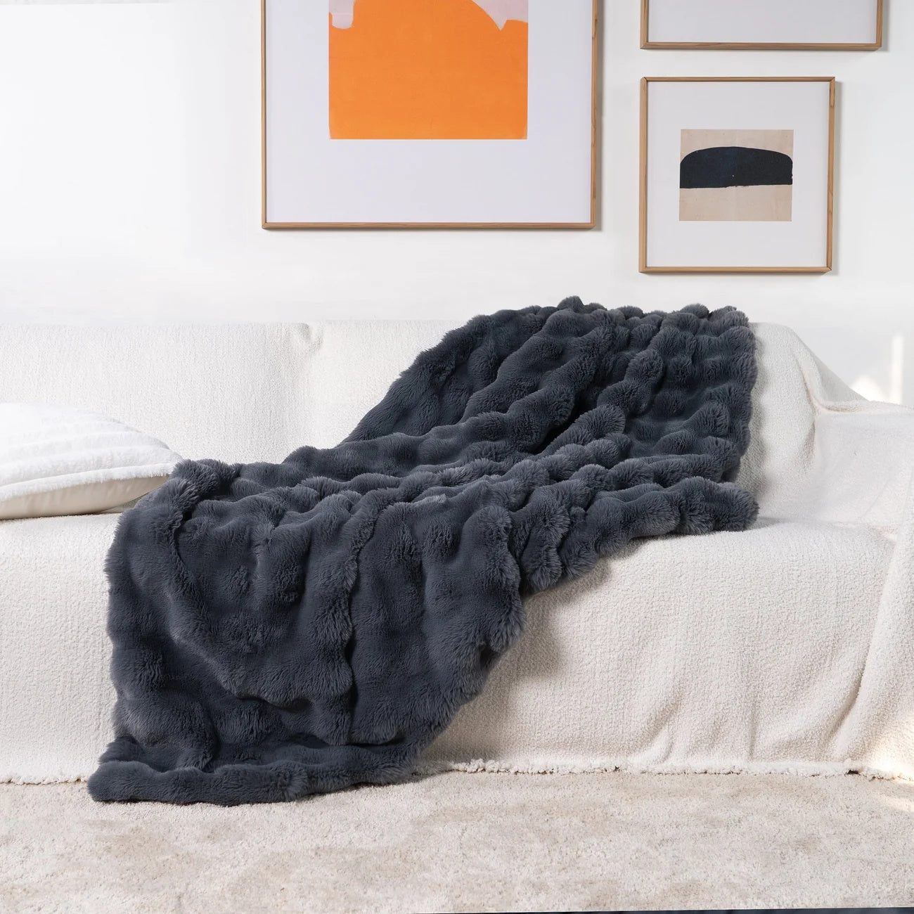 Long pile blanket with wavy textured surface