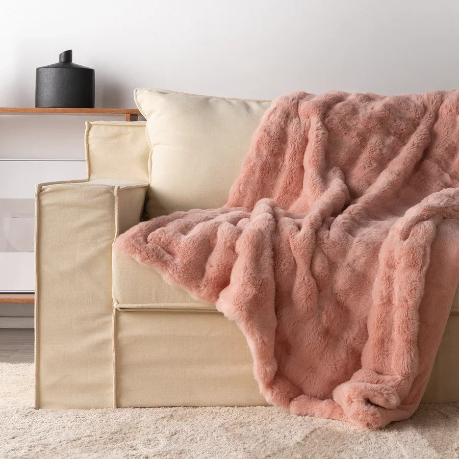Long pile blanket with wavy textured surface
