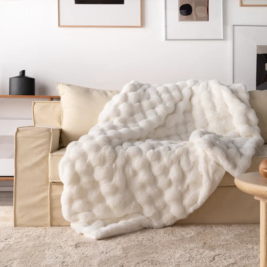Long pile blanket with wavy textured surface