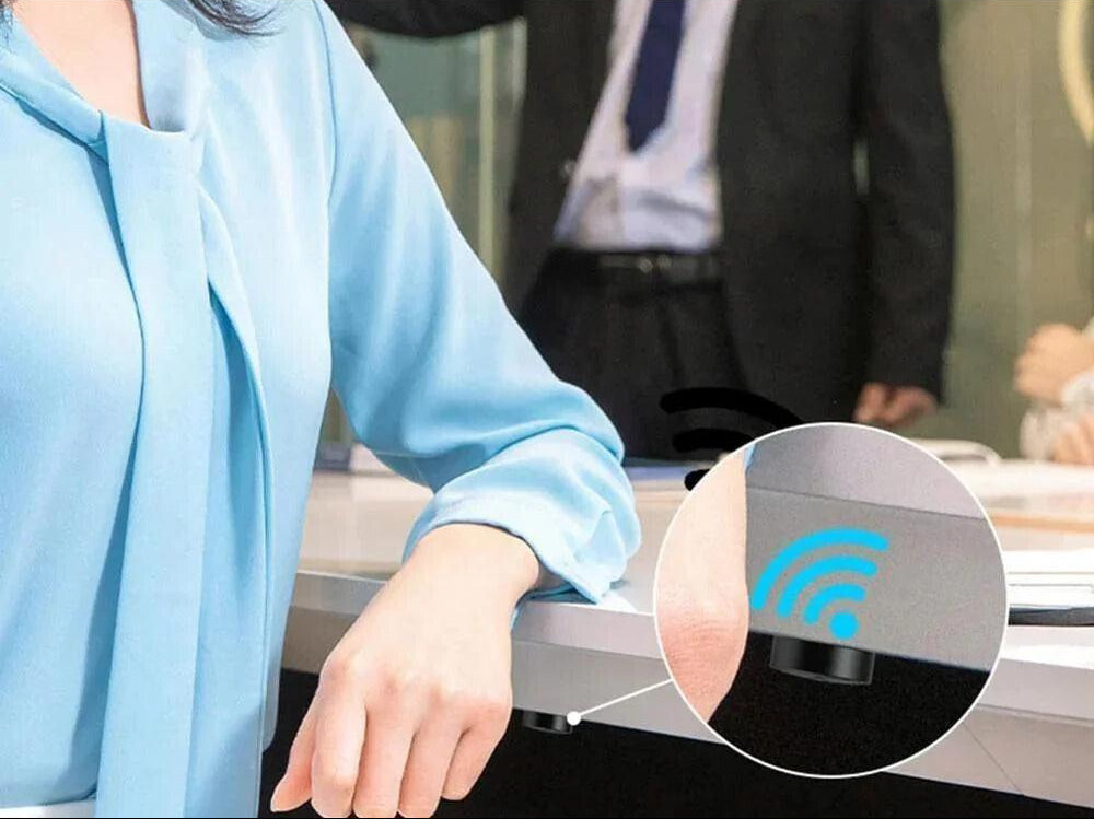 Magnetic GPS Tracker With Compact Round Black Casing