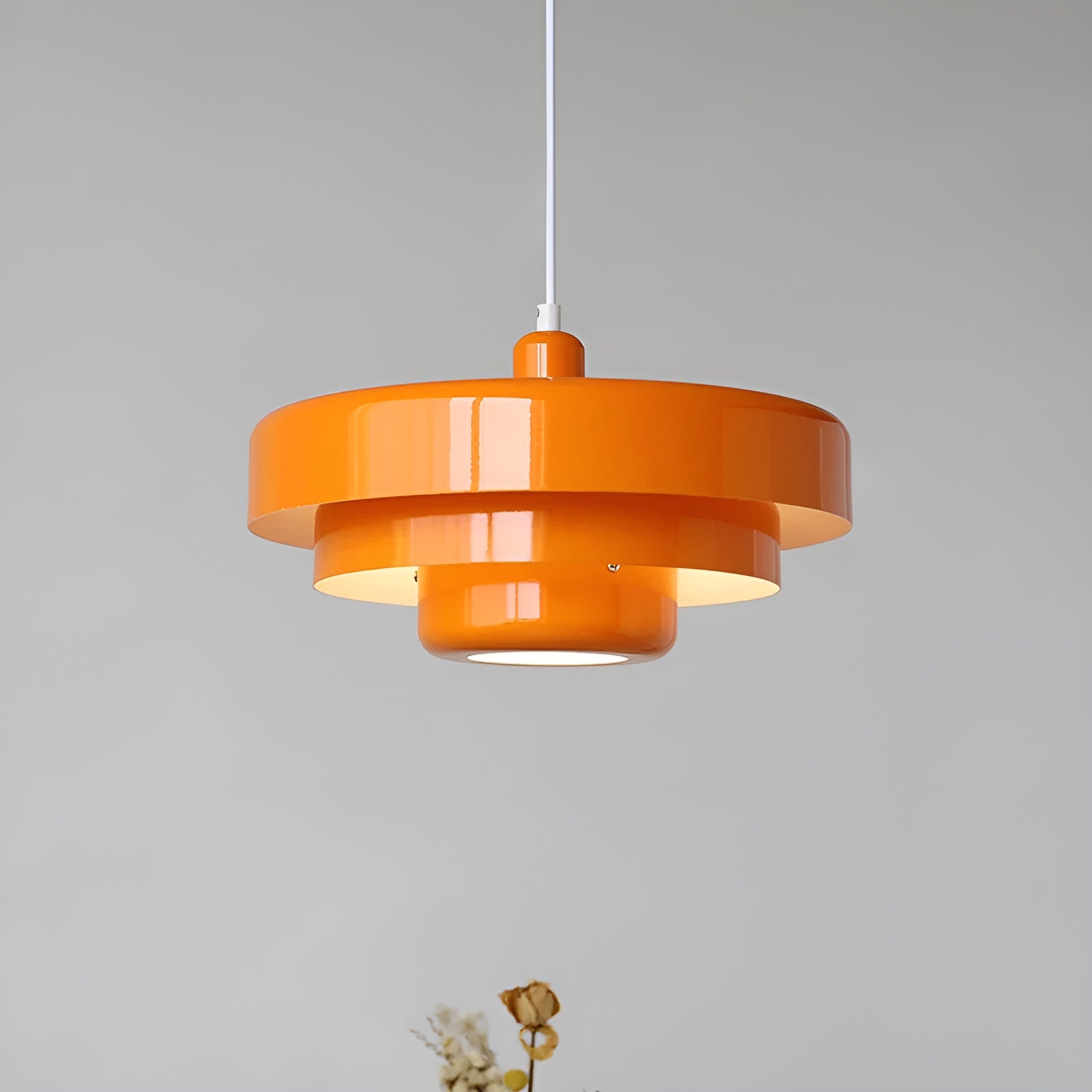 Metalen hanglamp met gelaagde, ronde kap