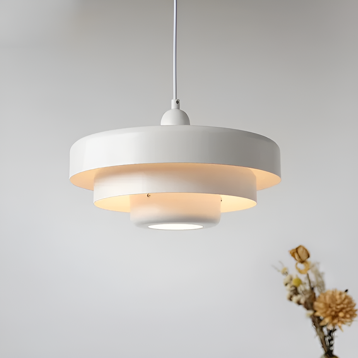 Metalen hanglamp met gelaagde, ronde kap