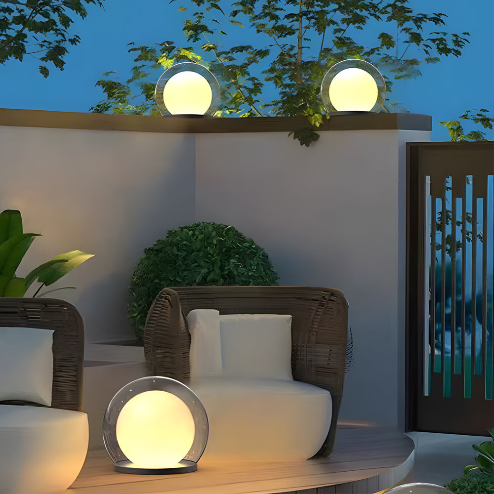 Hek Buiten Lamp Ronde Glazen Bol Zwarte Behuizing
