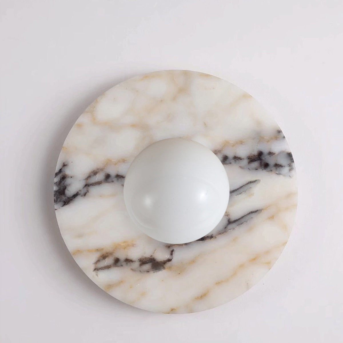Marmeren wandlamp met ronde achterplaat en bolvormige kap